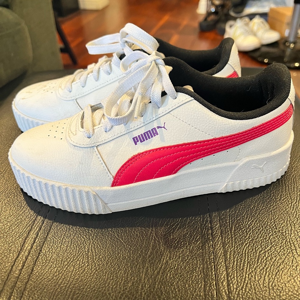 Gentle used Puma Carina sneakers